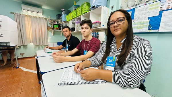 Urnas com defeitos atrasam votação no bairro Conservas