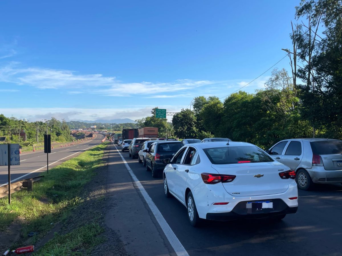 Obras geram congestionamento nas primeiras horas deste domingo