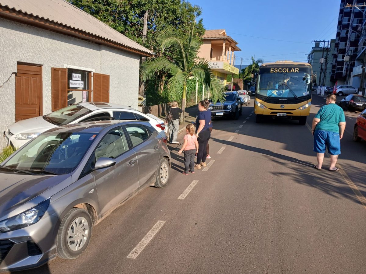 Motorista de ônibus escolar esclarece acidente em Marques de Souza