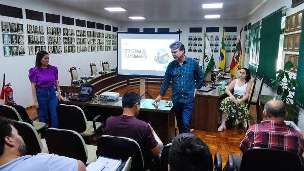 Reunião de transição aponta prioridade para pontes, moradias e pavimentações