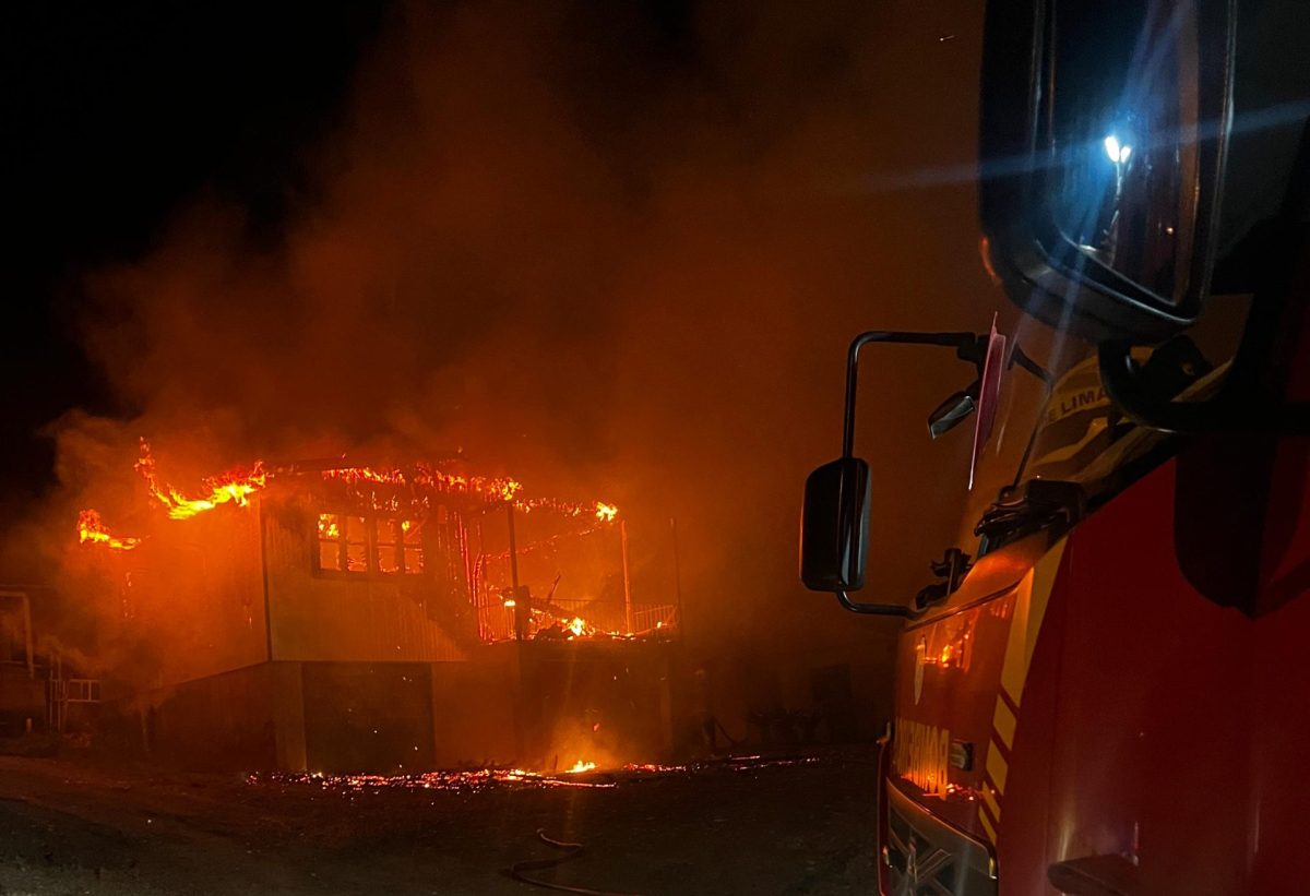 Incêndio destrói casa em Encantado