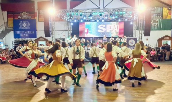 Artistas do Vale se apresentam na Oktoberfest de Santa Cruz do Sul