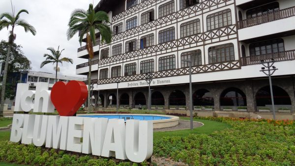 Promulgada lei que estabelece Blumenau “cidade-irmã” de Lajeado