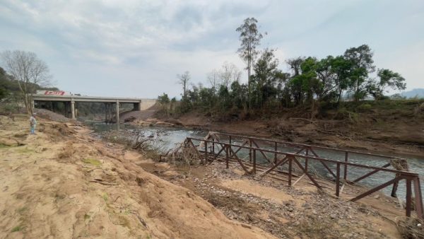 Município avalia retirada da ponte de ferro do Arroio Forquetinha