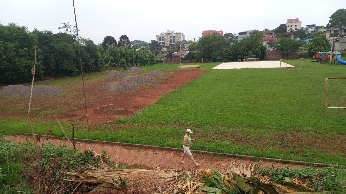 Comunidade aguarda por conclusão de obras em praça