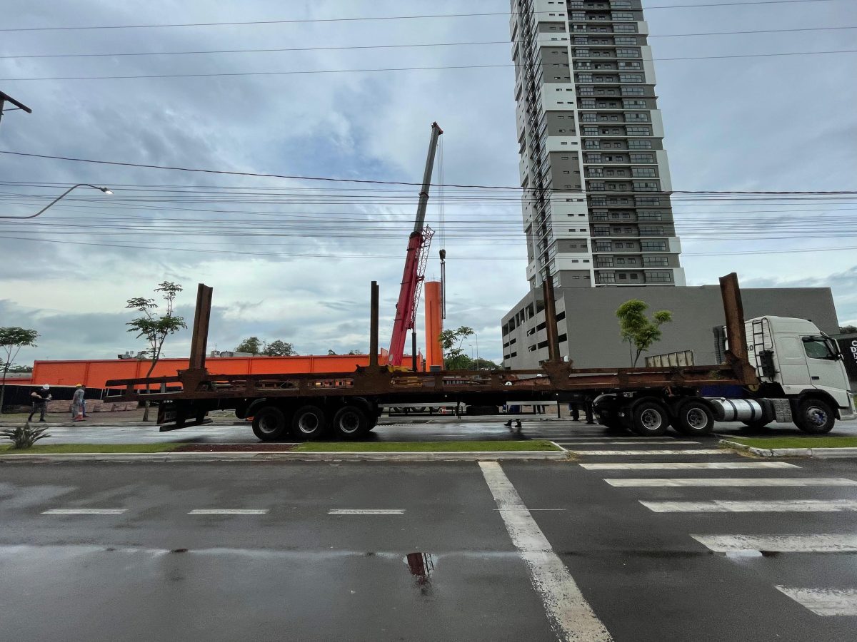 Lyall e Guinchos Sansão iniciam transporte dos destroços da Ponte de Ferro