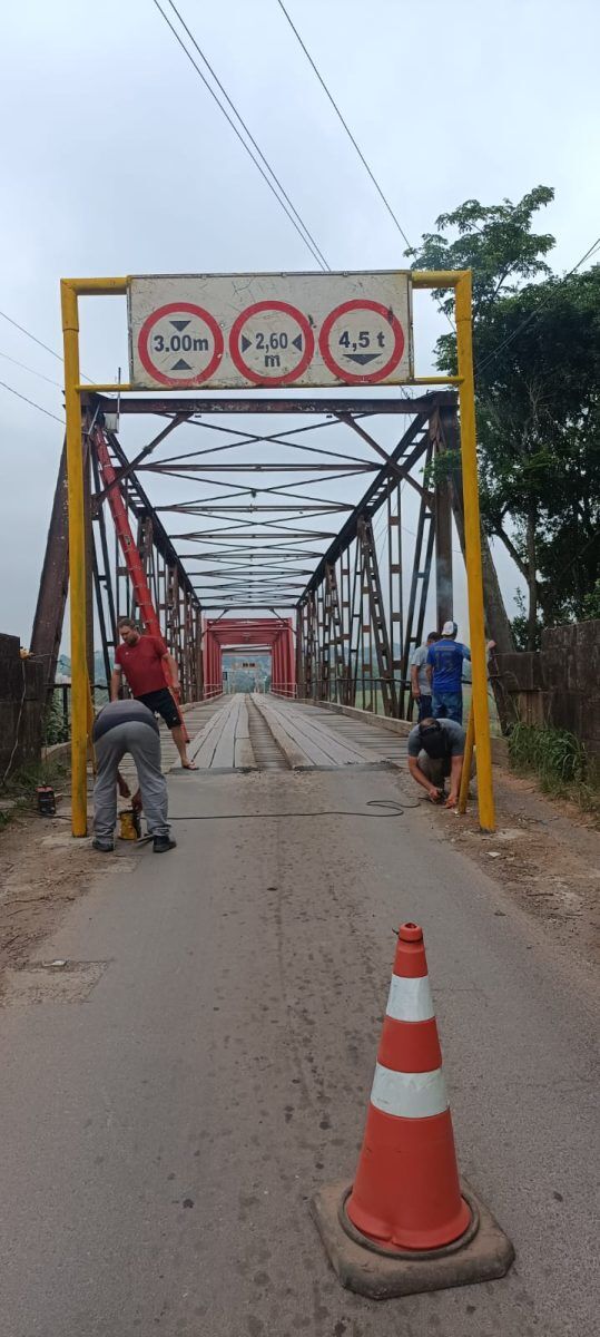 Arroio do Meio reinstala “goleira” na Ponte de Ferro