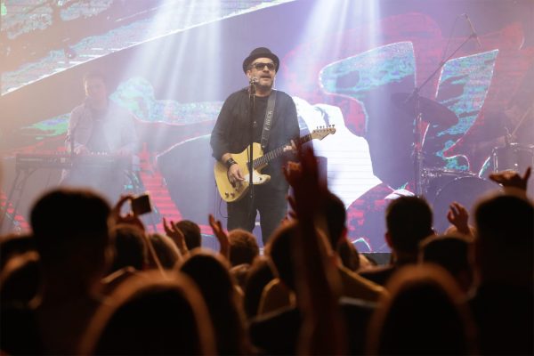 “Vera Loca” embala noite de sábado na feira