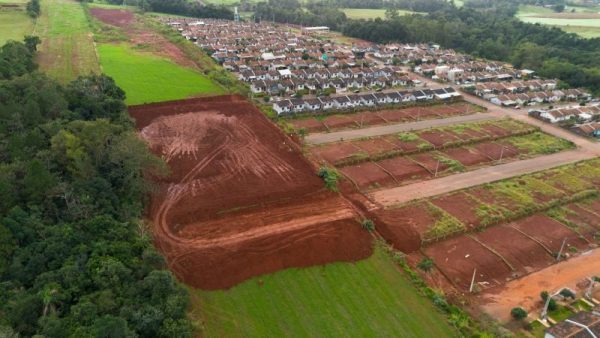 Estrela dá início à construção de 100 moradias para famílias afetadas pela enchente