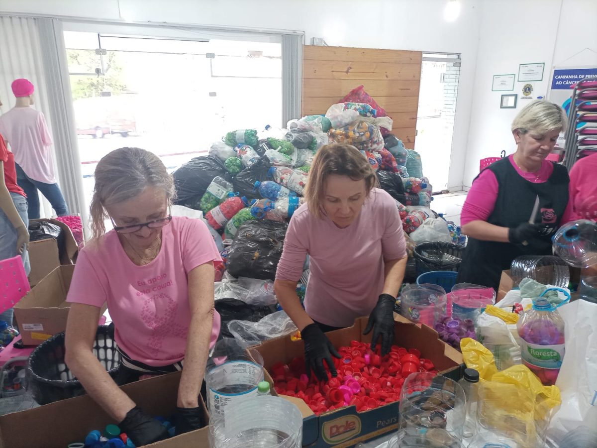 Venda de recicláveis gera R$ 5,7 mil de receita à Liga Feminina