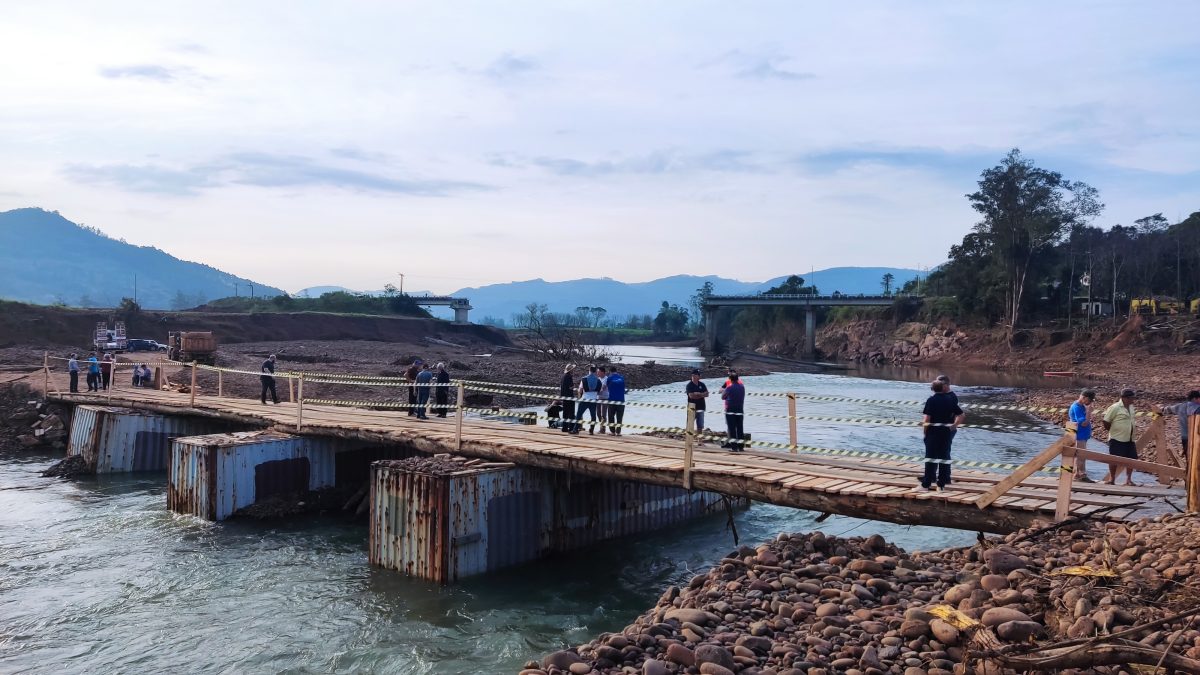 Vale aguarda reconstrução de pelo menos seis pontes após enchentes