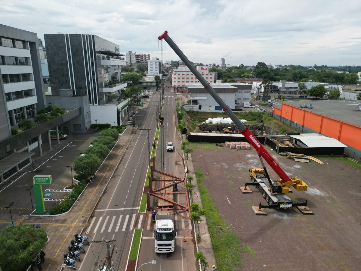 Símbolo da reconstrução chega à avenida Piraí para virar monumento