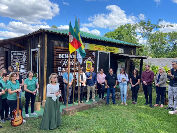 Evento marca a reinauguração de prédio da Escola do Chimarrão