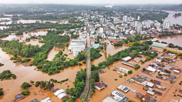 Estrela encaminha projetos sobre IPTU, Educação e Reforma Administrativa