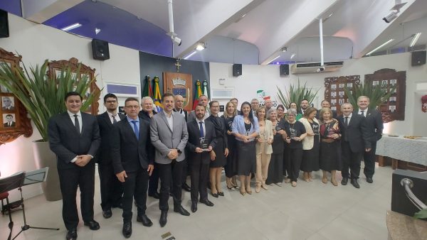 Encantado homenageia 13 pessoas com títulos de Cidadão Honorário e Benemérito