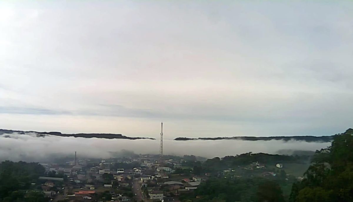 Calor e pancadas de chuva persistem nesta quinta