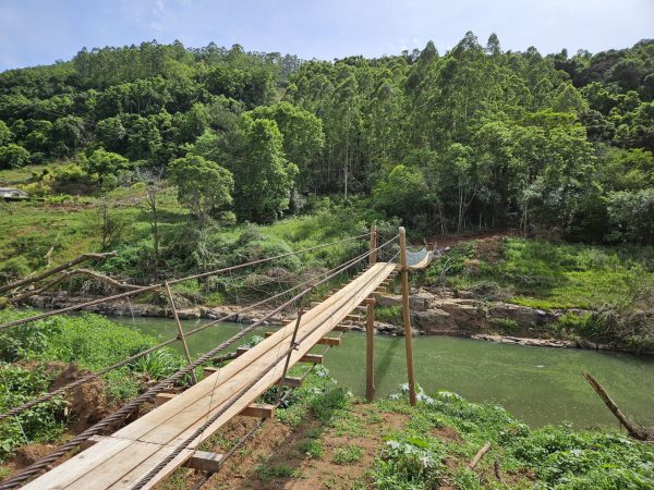 Quatro pinguelas destruídas pela cheia de maio são reconstruídas em Encantado