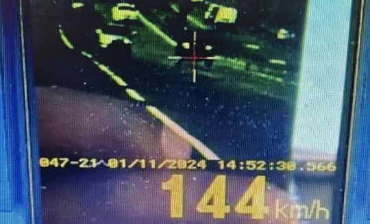 Polícia flagra Uno a 144km/h na Rota do Sol