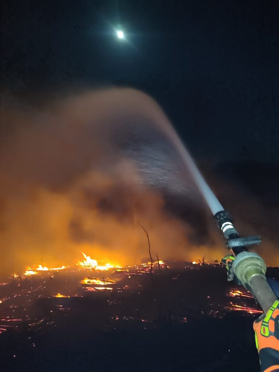 Bombeiros combatem incêndio em dois hectares de mata em Capitão