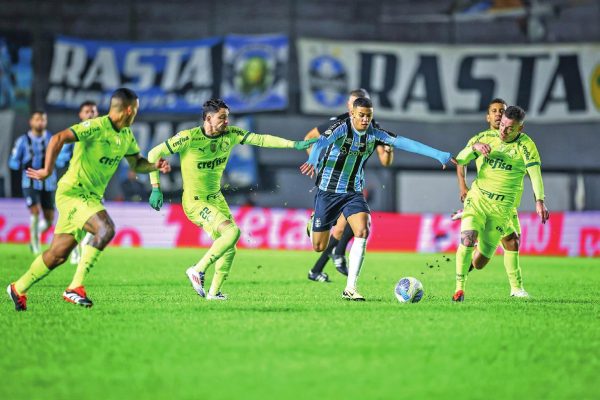 Grêmio tenta se manter na zona de classificação para sul-americana