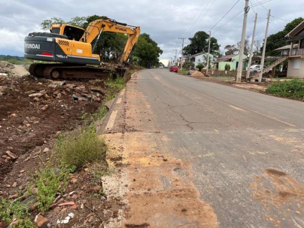 Prefeitura inicia reconstrução da Rua Emílio Treter Sobrinho