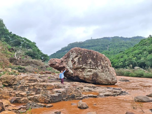 Pedra da Tartaruga sobrevive à enchente histórica