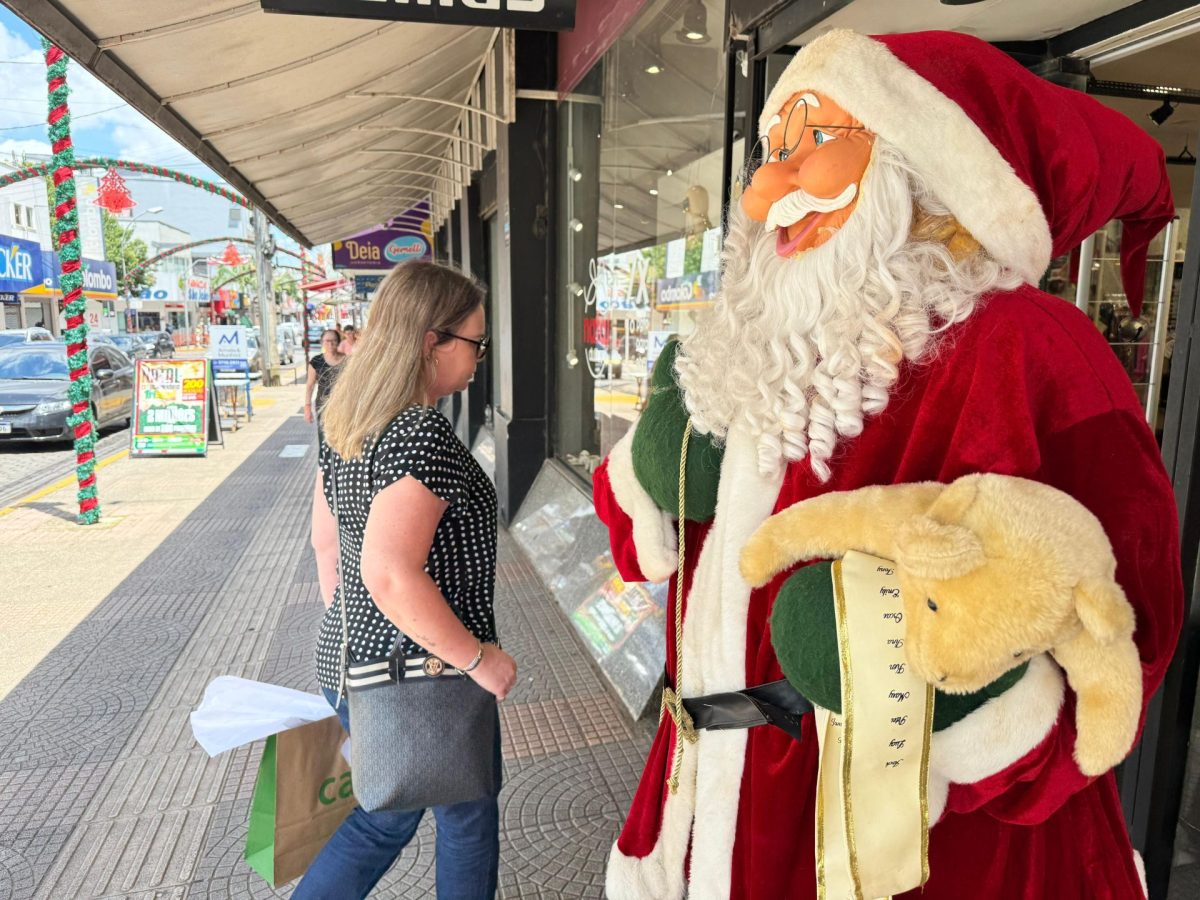 A uma semana do Natal, comércio otimista às vendas