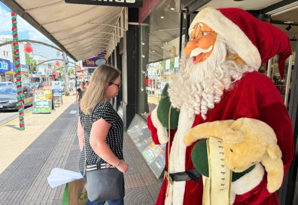 A uma semana do Natal, comércio otimista às vendas