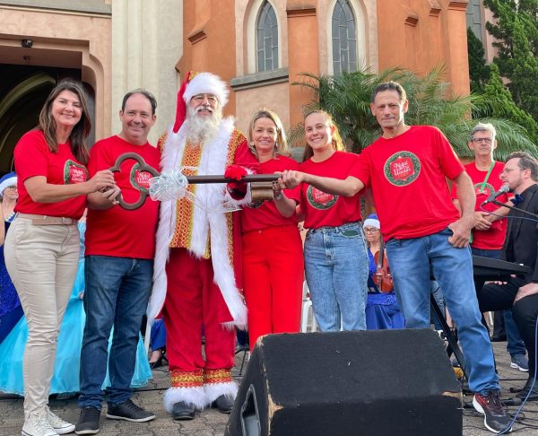 Show de fogos marca a chegada do Papai Noel em Venâncio Aires