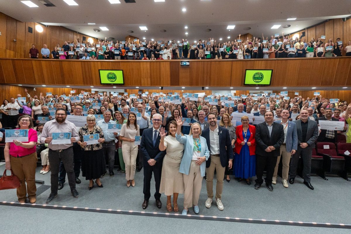 Municípios que mais vacinaram no Vale recebem certificação