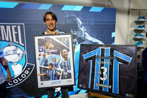 Na despedida de Geromel, Grêmio confirma vaga para Sul-Americana