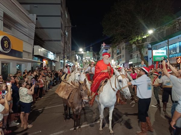 Ceia de Ação de Graças e Natal Tropeiro atraem grande público ao centro de Encantado