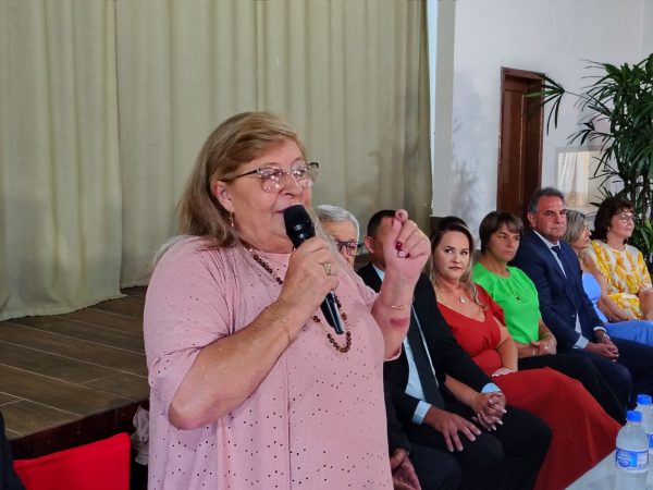 Com voto da oposição, Rosani Richter é eleita presidente da câmara