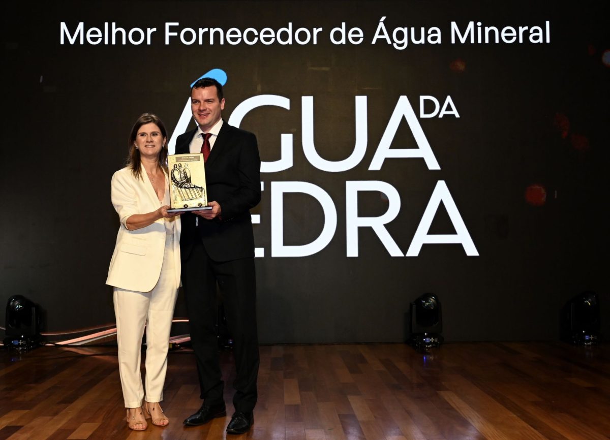 Fruki Bebidas é homenageada durante premiação do Carrinho Agas 2024