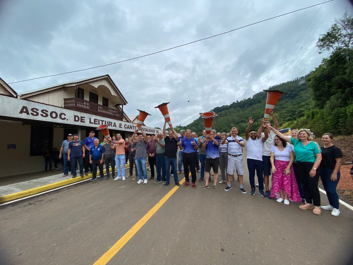 Evento marca inauguração de novo trecho asfáltico no Vale do Sampaio