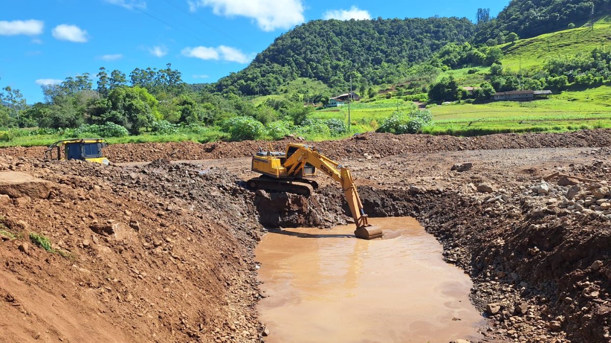 Obras da ponte baixa avançam para fundação