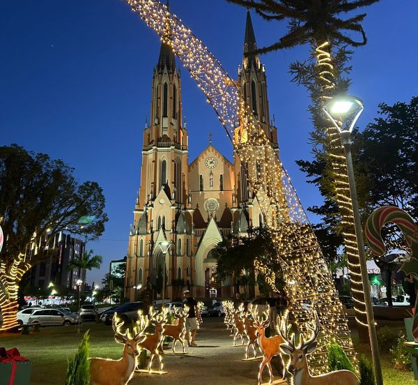 Previsão de chuva adia para domingo a chegada do Papai Noel