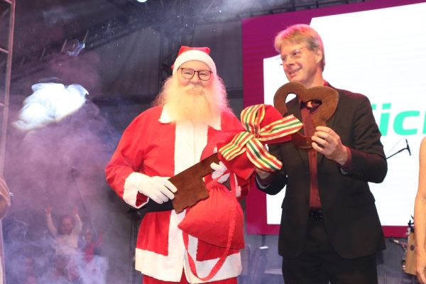 Em Mato Leitão, Papai Noel chega no domingo de balão