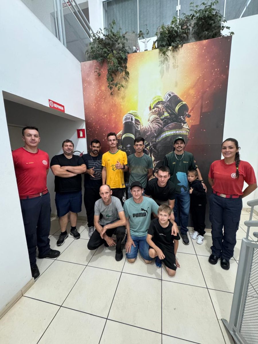 Grupo de caiaqueiros recebe treinamento do Corpo de Bombeiros