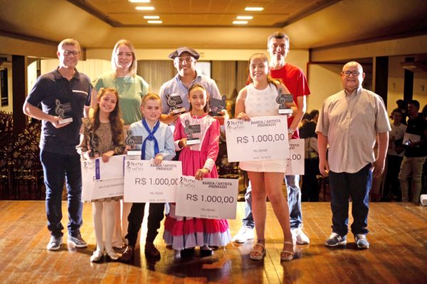 Pratas da Casa premia destaques da música