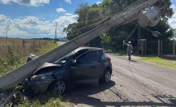 Colisão em poste deixa localidades sem energia em Teutônia