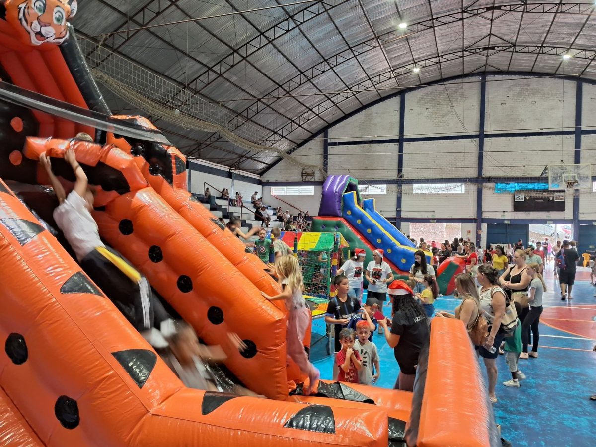 Rotary de Cruzeiro do Sul promove tarde de diversão para crianças