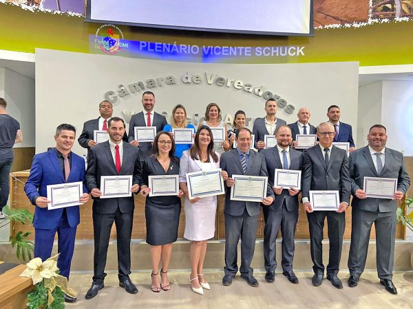 Diplomações no Vale seguem até quinta-feira