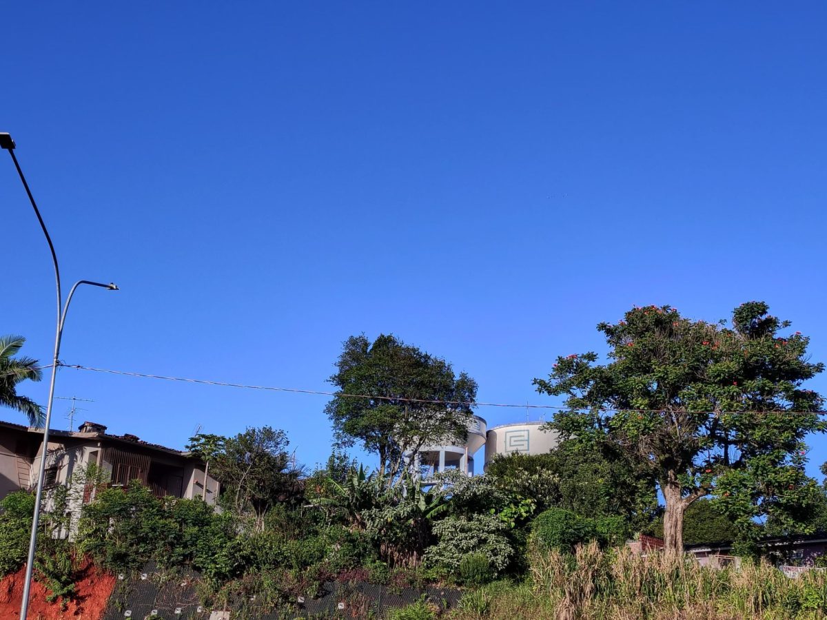 Quinta-feira de sol e temperaturas amenas pela manhã