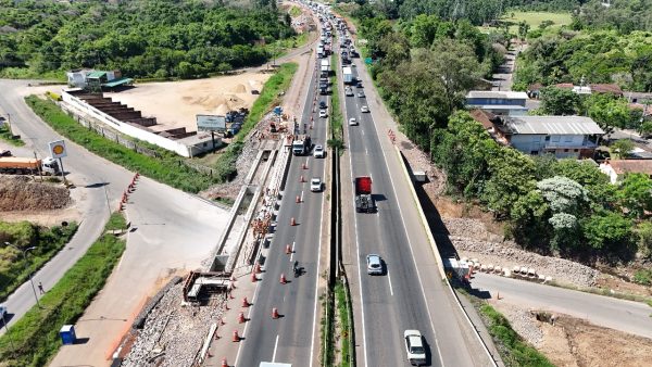 CCR ergue vigas de viaduto na BR-386 neste sábado 