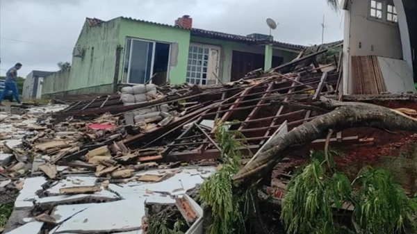 Vendaval provoca destruição no Sul do estado