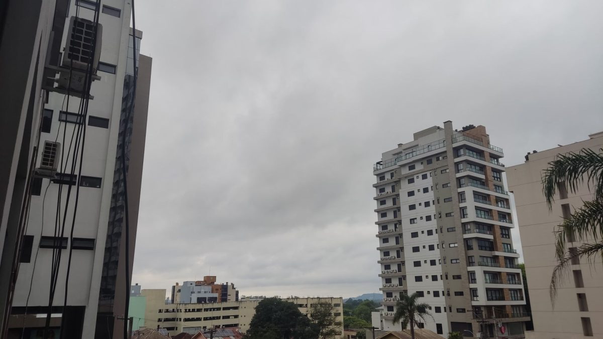 Fim de semana do verão tem previsão de chuva na maior parte do Estado