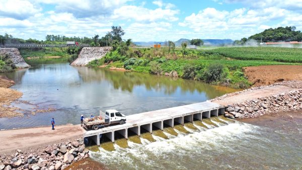 Obra de estiva avança em meio às desconfianças com ponte da 130