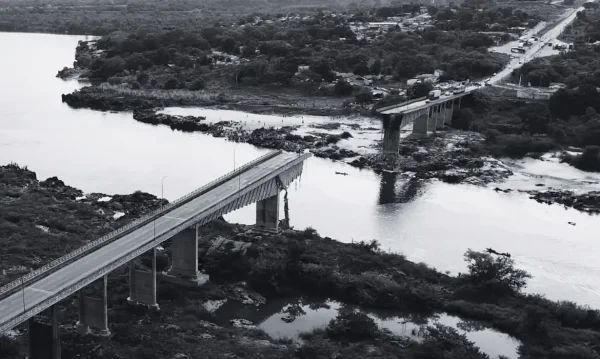 Sobe para 14 o número desaparecidos após queda de ponte