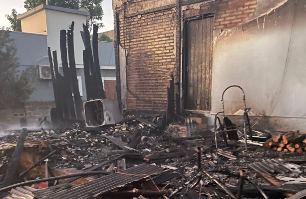 Incêndio destrói anexo de casa em Teutônia